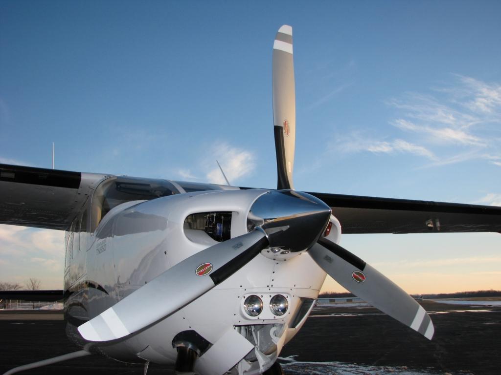 General aviation airplane with three-blade hartzell propeller